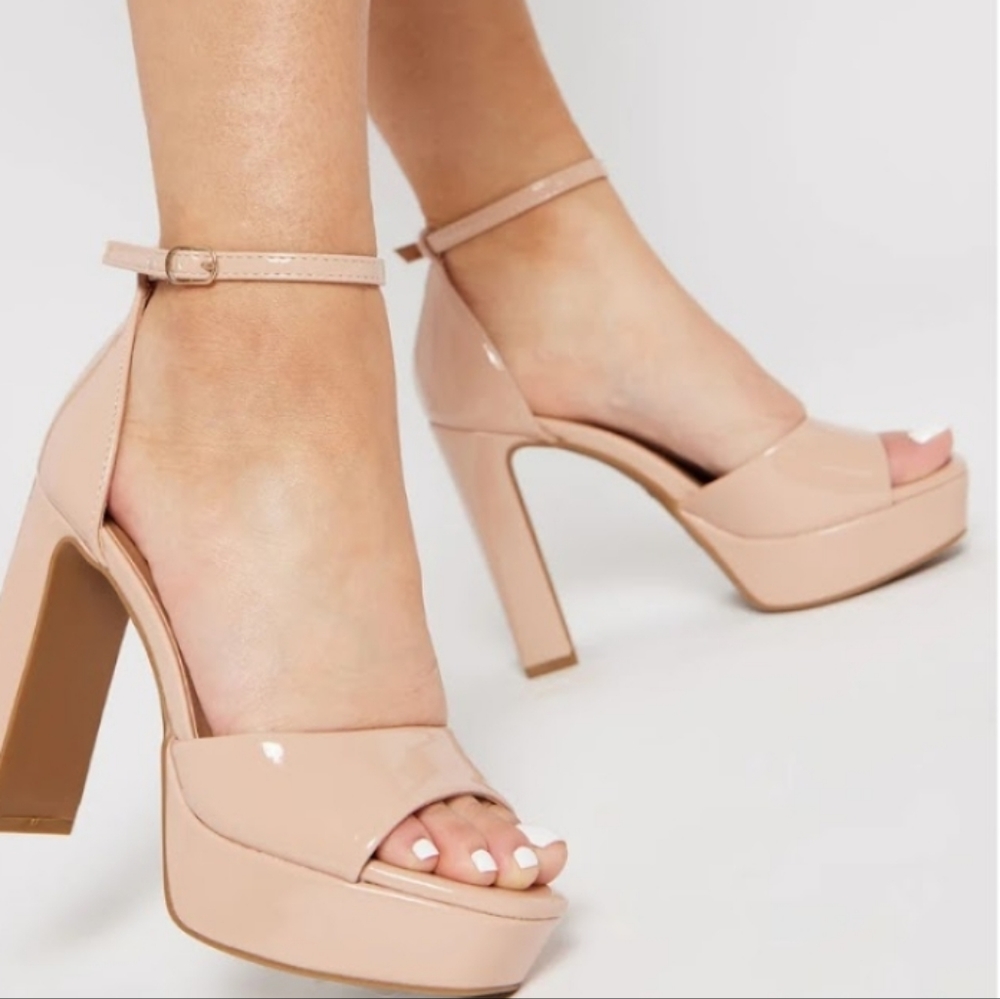 NEW Nude Platform in Beige Patent Leather size 8.5  Square Toe Shoes
